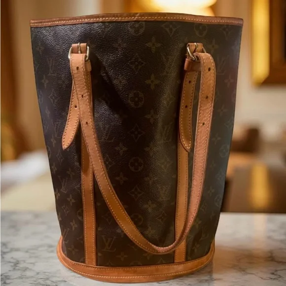 Authentic Louis Vuitton GM Bucket Bag 🥳 - Picture 2 of 15